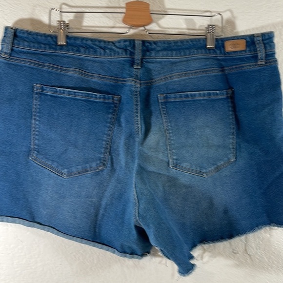Sofia Jeans by Sofia Vergara Denim Jean Shorts Plus Size Lila Short Size 24w - Picture 4 of 8